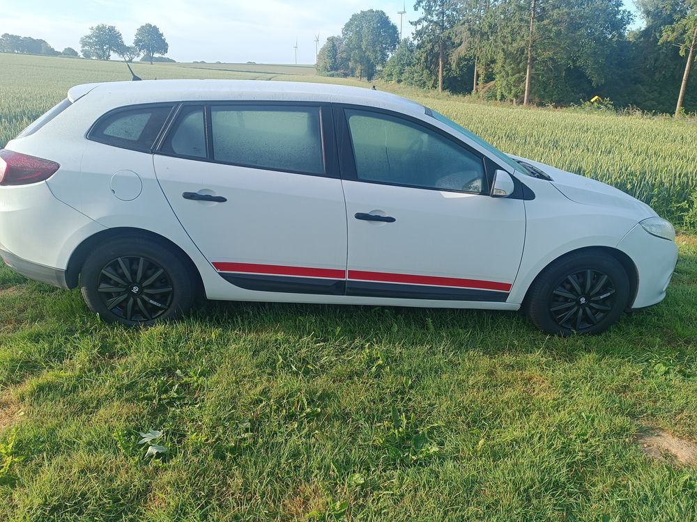 M&eacute;gane II Estate M&eacute;gane Estate 1.5 dCi 100 Confort Authentique 2012 occasion 22600 Loud&eacute;ac