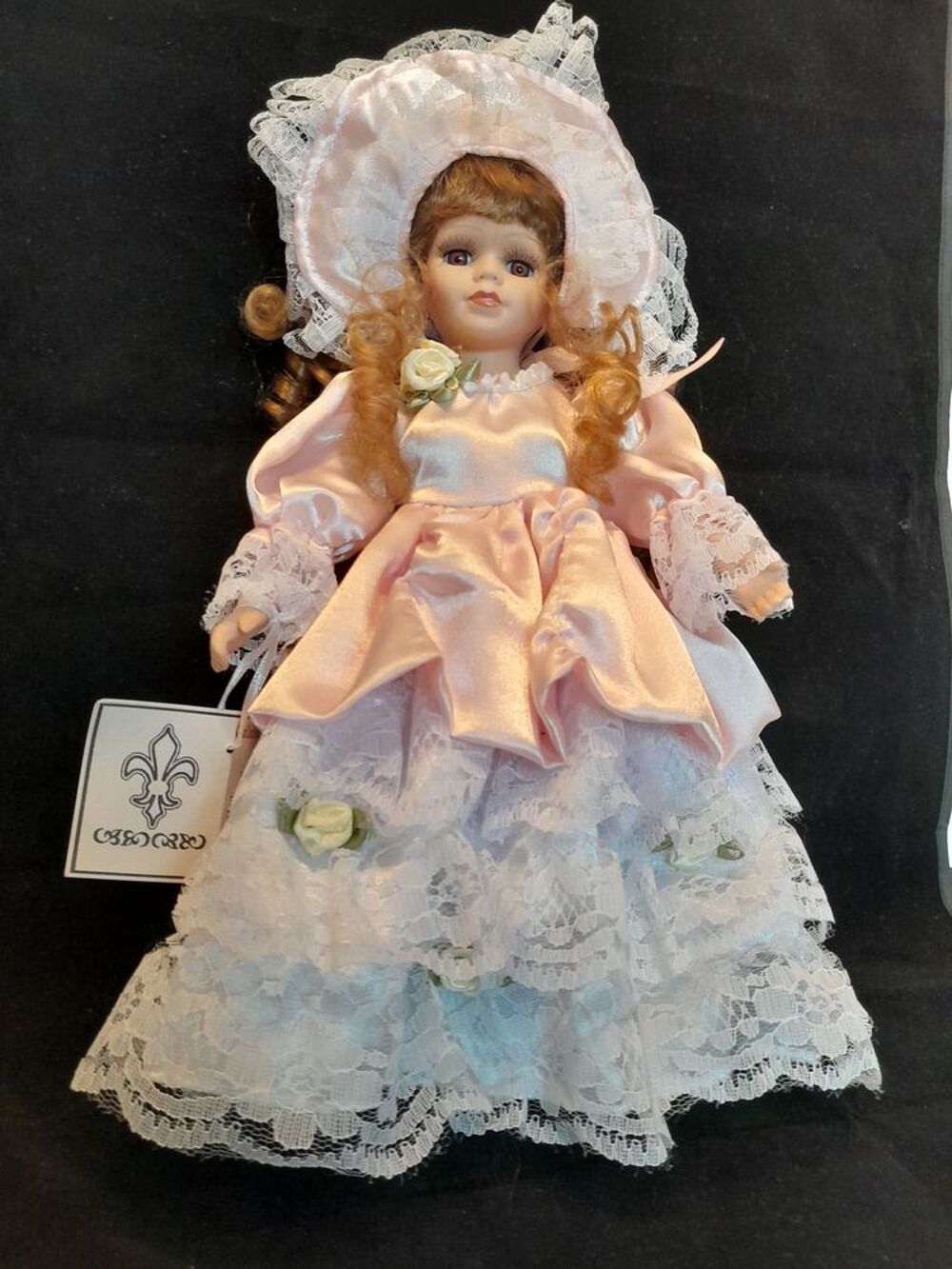 Poup&eacute;e ancienne de collection "les favorites du Roi" 