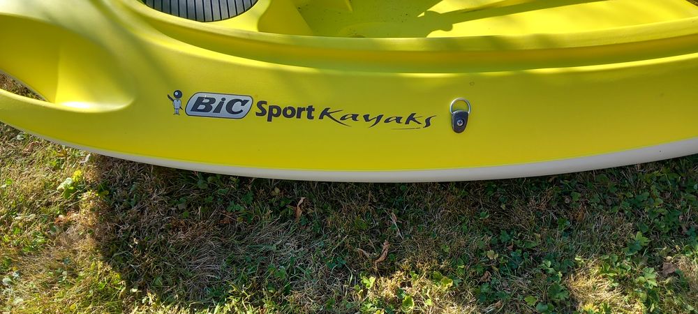 Cano&euml; avec pagaie et chariot de transport Sports