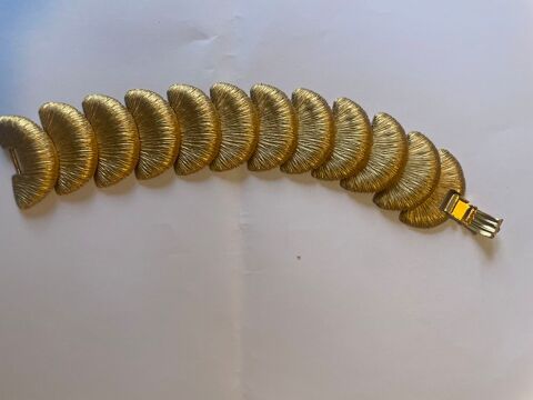 Bracelet articulé coquillages striés doré BALENCIAGA 320 Vigneux-sur-Seine (91)