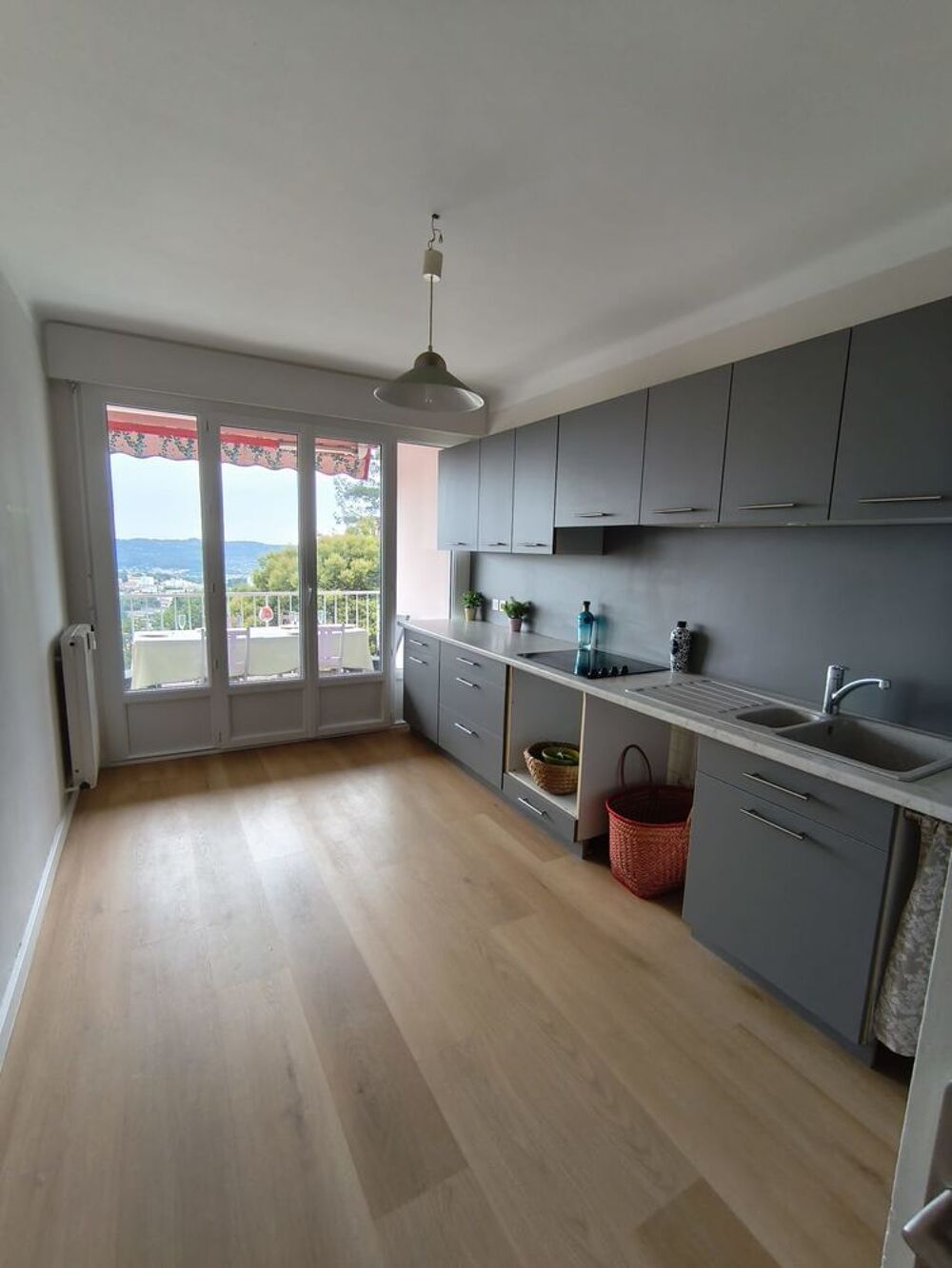 Vente Appartement Rare, 3P rénové de 82m², terrasse 27 m², vue panoramique Grasse