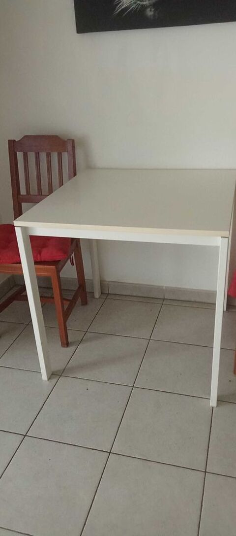 table cuisine avec deux chaises 60 Marseille 10 (13)