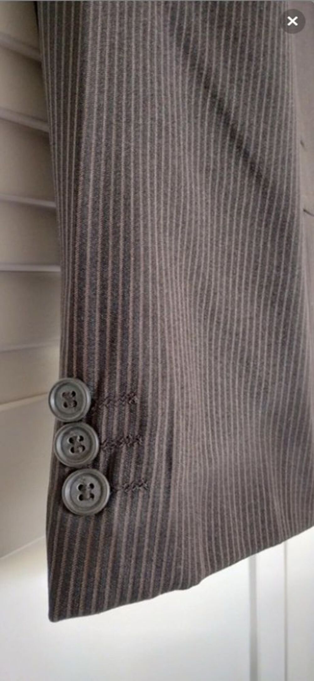 Ensemble de Costume Marron Fonc&eacute; avec de Fines Rayures Vêtements