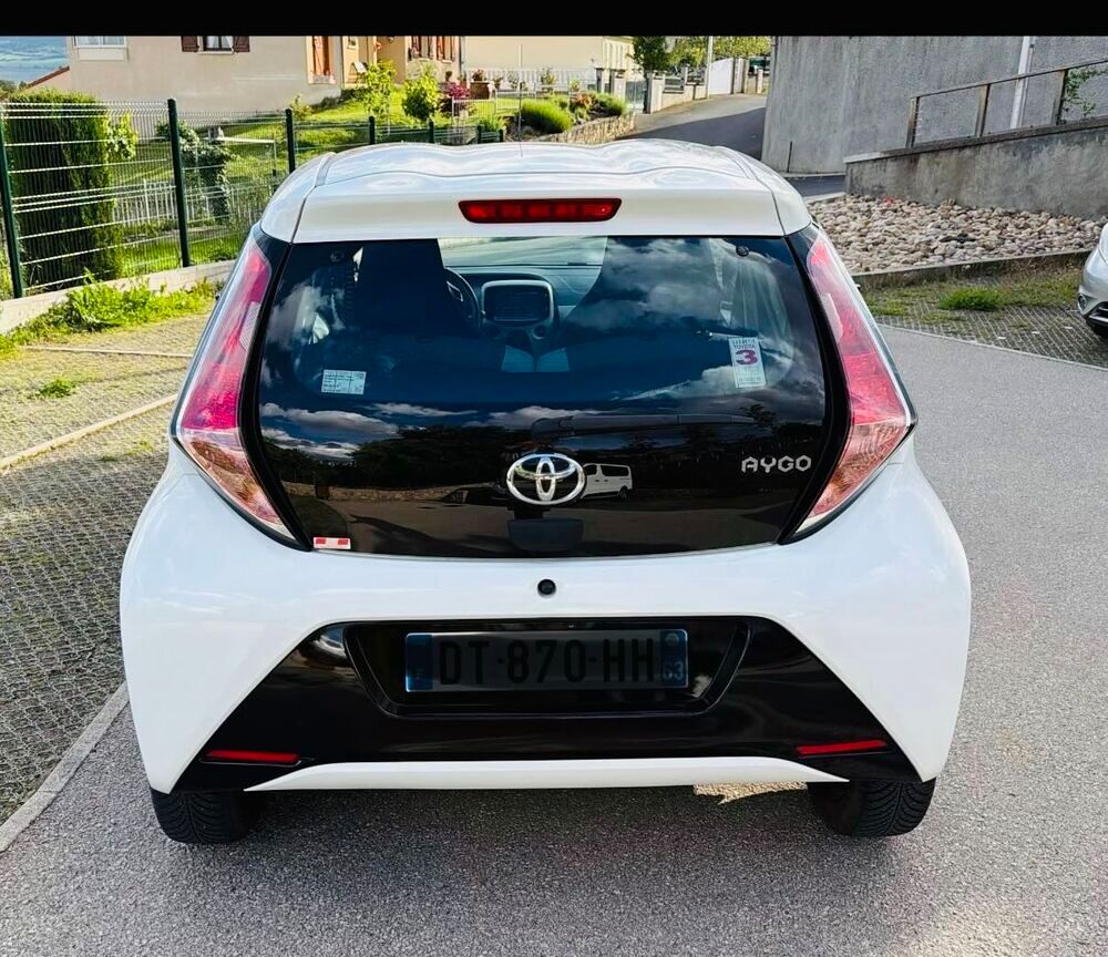 Aygo 1.0 VVT-i x-play 2015 occasion 63960 Veyre-Monton