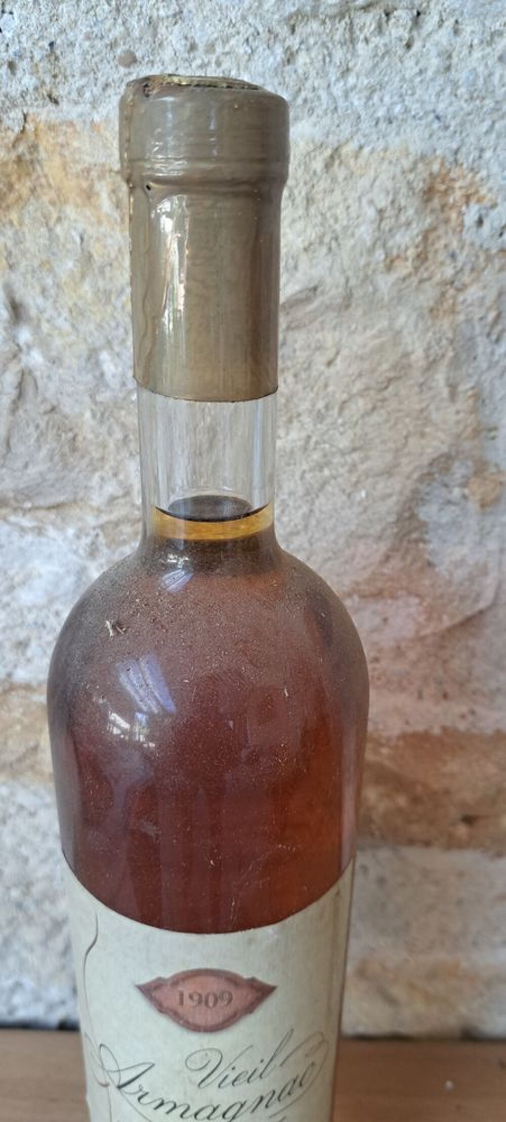 Une bouteille de "Vieil Armagnac" de 1909 