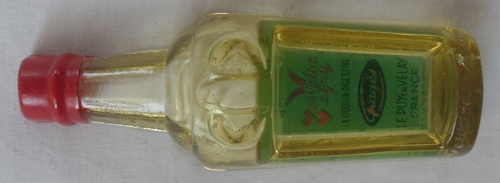Verveine du Velay en forme de &frac12; bouteille coup&eacute;e collector 