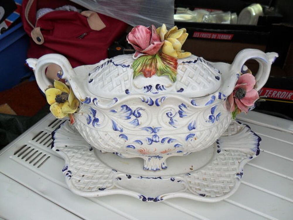 PORCELAINE DE BRESCHIA Décoration