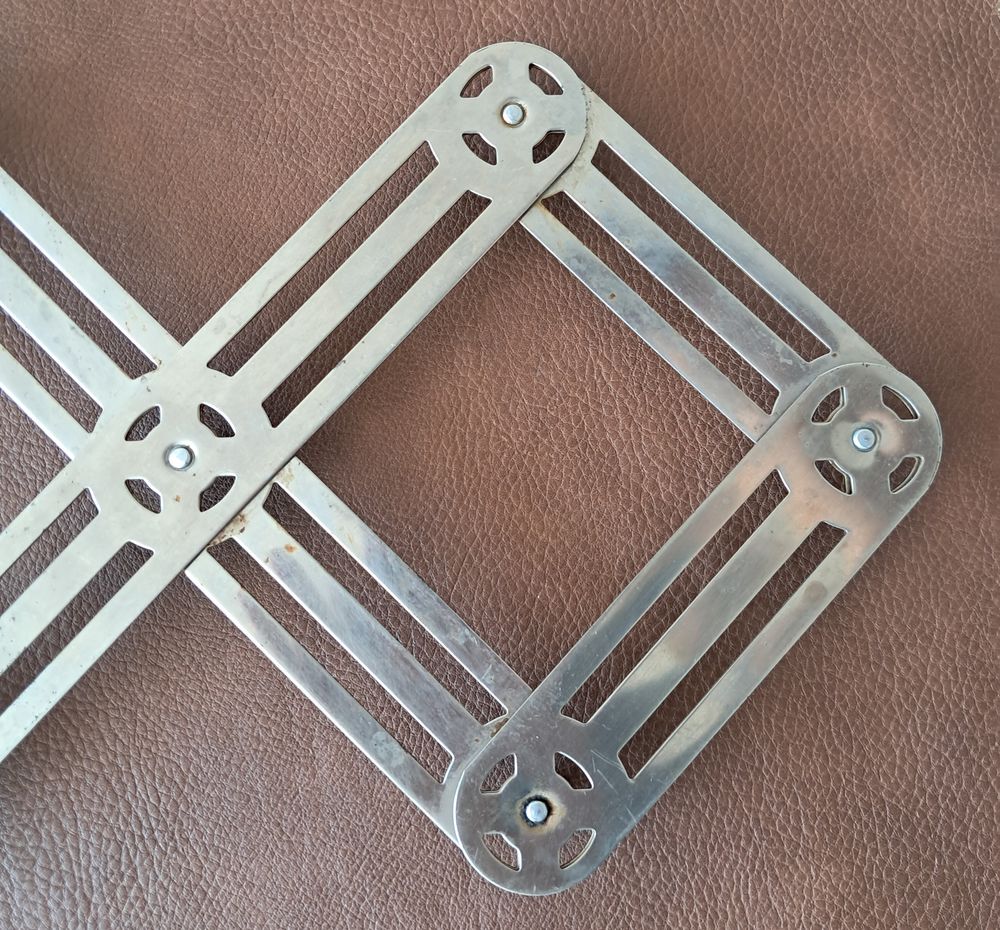 dessous de plat en m&eacute;tal m&eacute;tallique style vintage pliable Cuisine