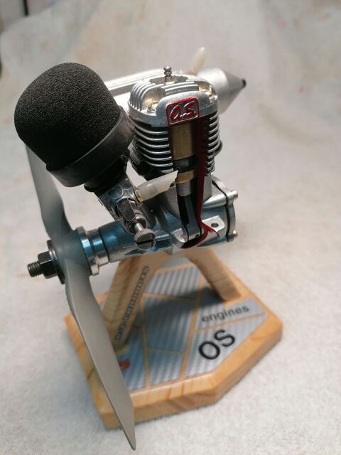 MOTEUR AVION EN COUPE 65 Malemort-du-Comtat (84)