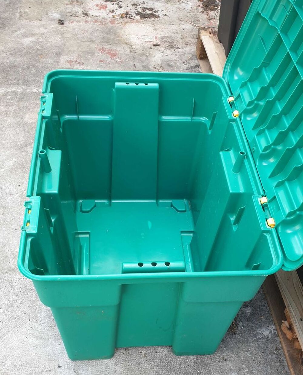 Lot 3 COFFRES de rangement ALLIBERT 185L/malle Jardin