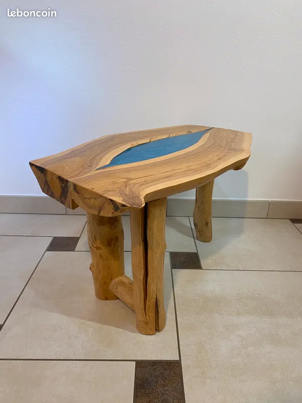 Table basse en r&eacute;sine Meubles