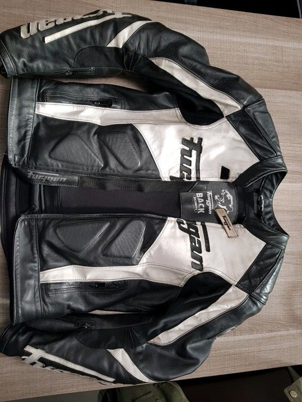 Ensemble moto cuir Furygan
Vêtements