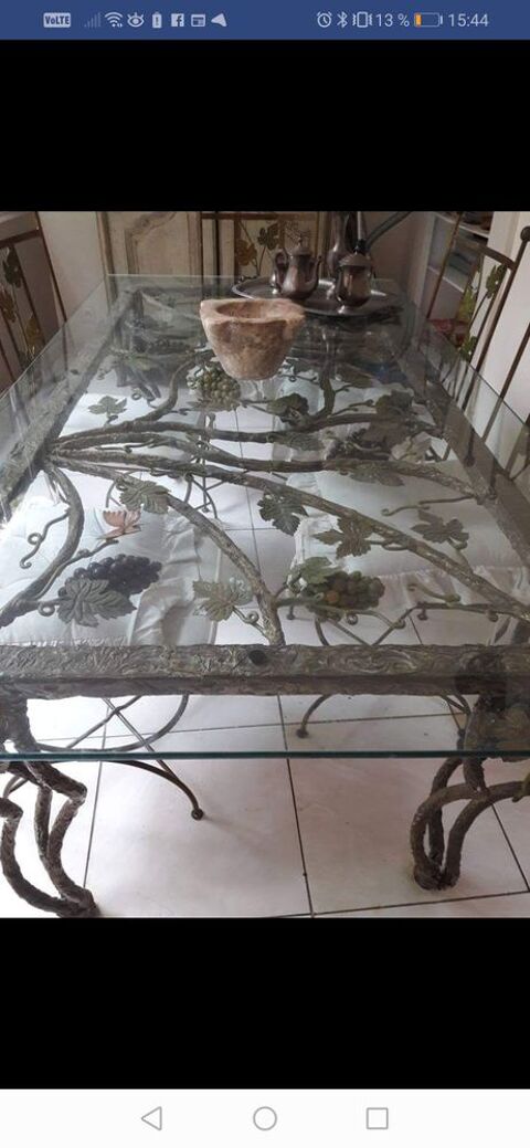 Table en verre en fer forg� ?uvre d'art + 6 chaises
0 N�mes (30)