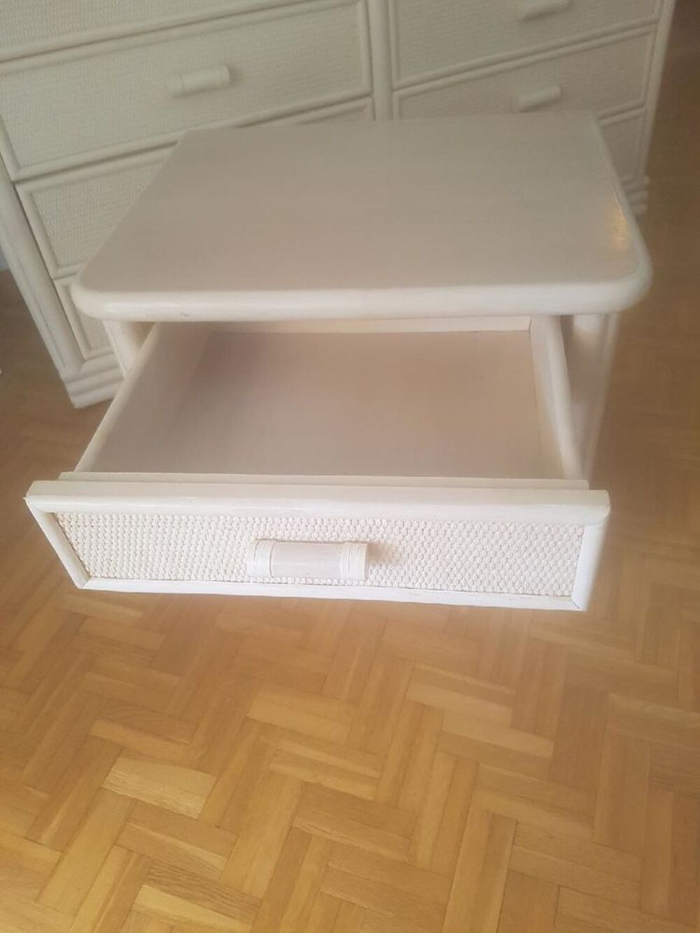 Table de chevet
Beige ros&eacute;e claire Meubles