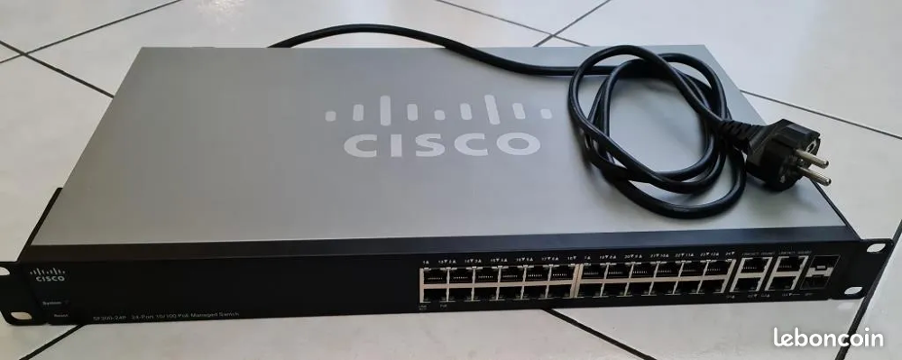 Commutateur g&eacute;r&eacute; Cisco SF300-24P 24 ports 10/100 PoE Matériel informatique