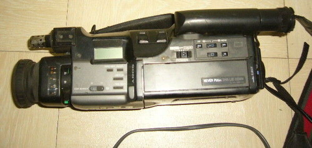 camescope sony 8mm CCD F330E A REPARER Photos/Video/TV