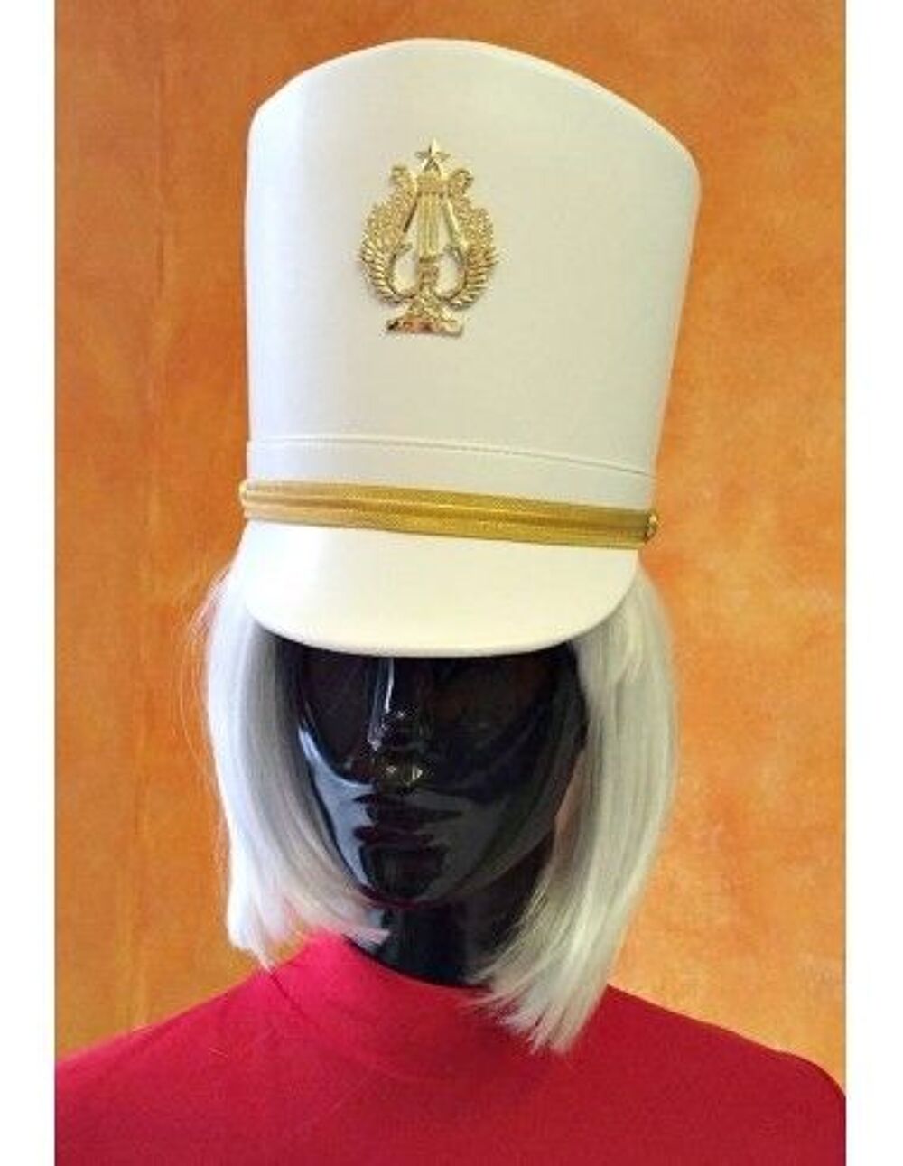 recherche shako de majorettes en fourrure blanche ou autre 
Sports