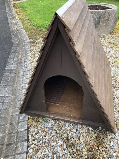 niche a chien en bois 50 16260 Chasseneuil-sur-bonnieure