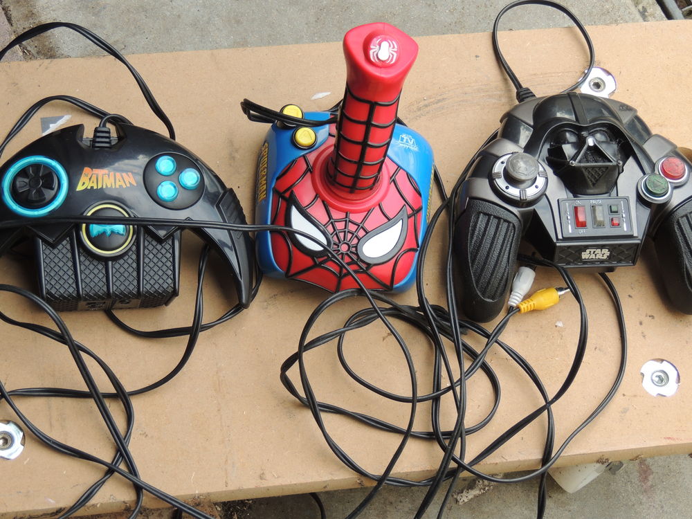 3 consoles de jeux Consoles et jeux vidéos
