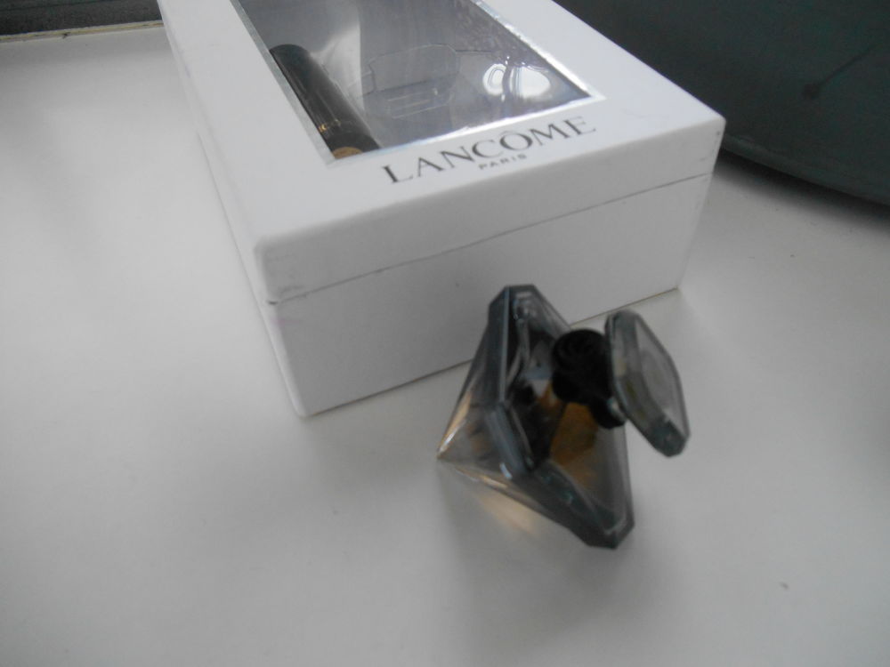 Miniature de parfum" La Nuit Tr&eacute;sor de LANCOME" 