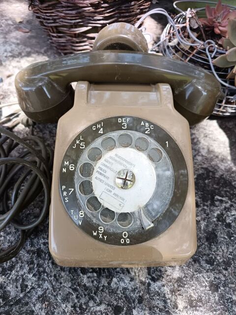 T�l�phone � cadran Vintage. 10 Sauteyrargues (34)