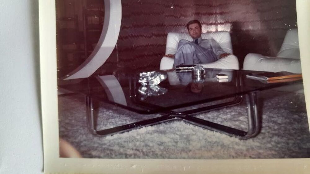 Table en verre, de salon
Grande marque des ann&eacute;es 1960 
Meubles