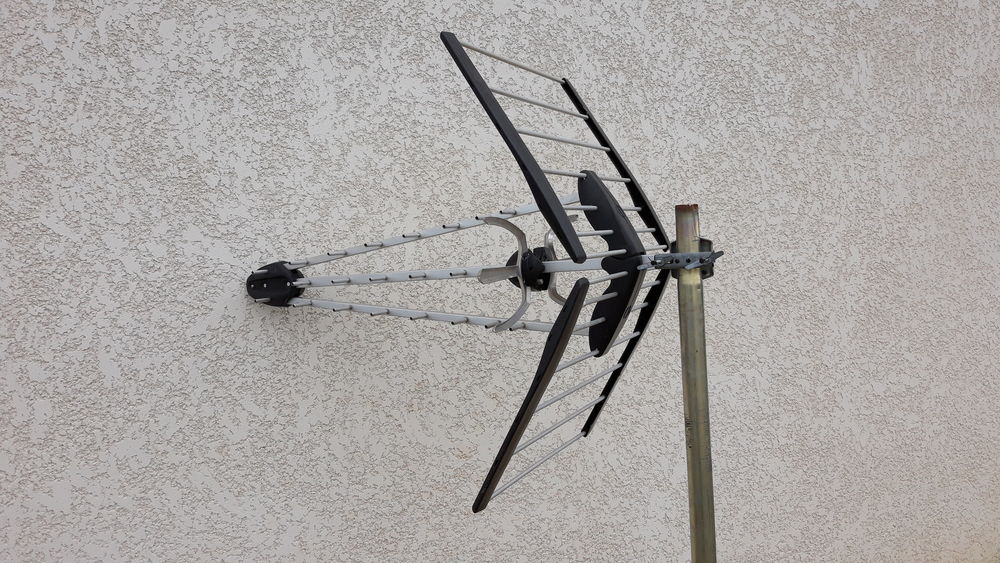 Antenne TNT avec mat Photos/Video/TV