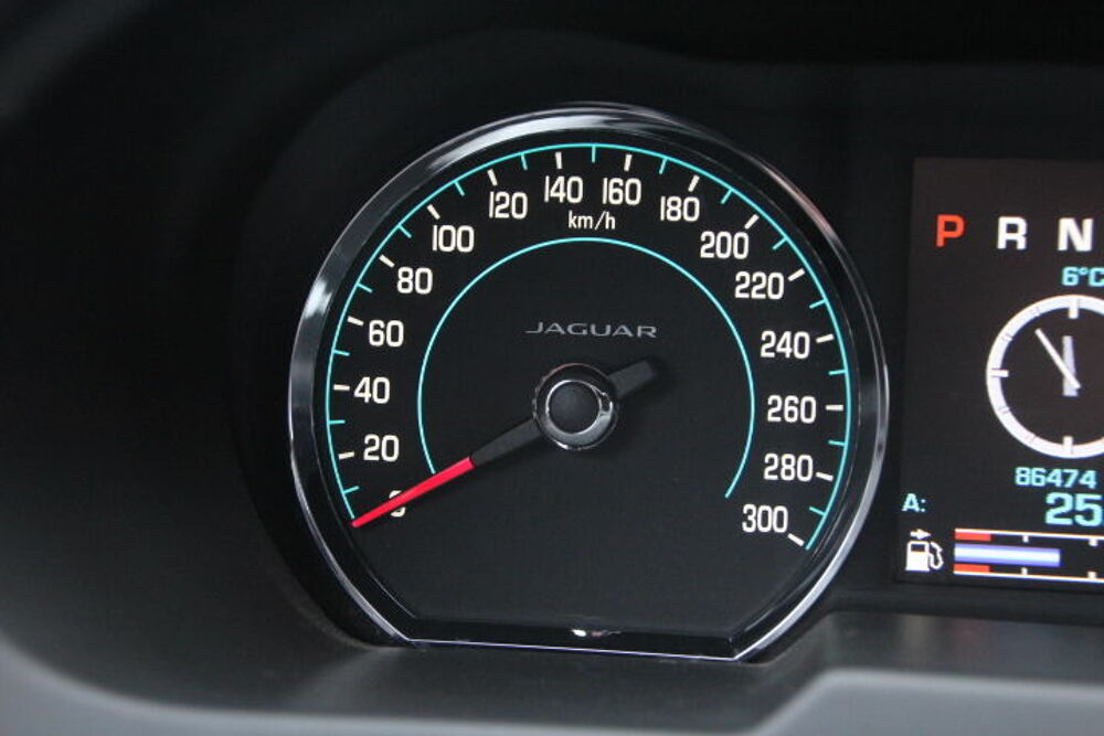 XF Sportbrake V8 5.0 - 550 Suraliment&eacute; R-S A 2014 occasion 59310 Auchy-lez-Orchies