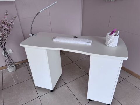 Table de manucure Wattrelos (59)