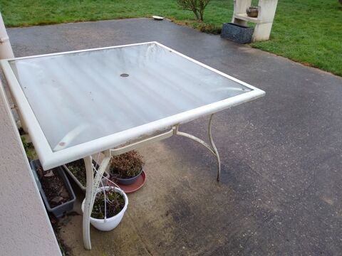 Table d'ext�rieur en Alu 25 Saint-Loup (39)