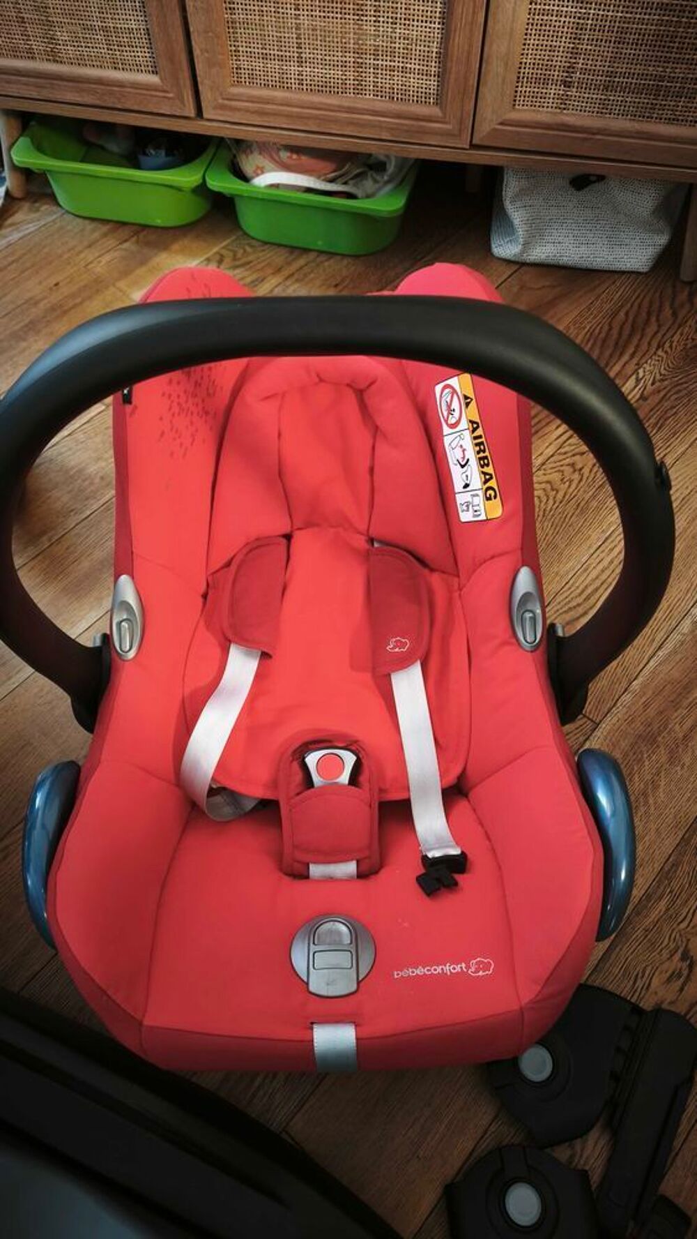 Poussette B&eacute;b&eacute; Confort Loola + cosy + 2 bases ISOFIX FamilyFix €" Excellent &eacute;tat Puériculture