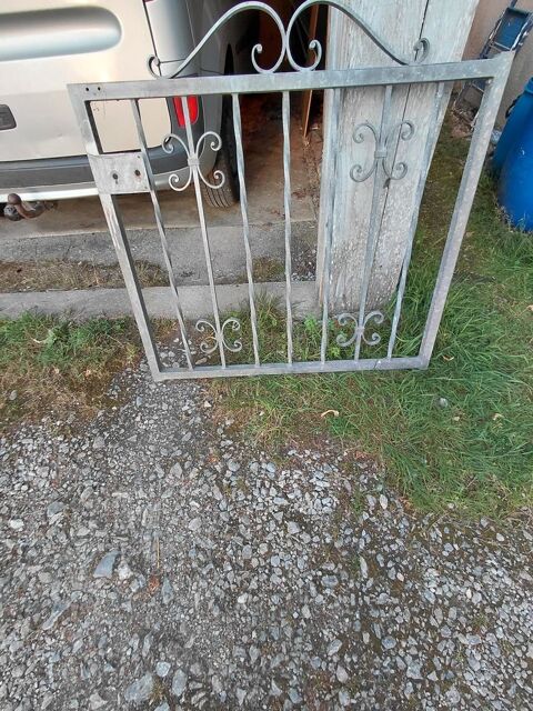 Portillon fer forgé 90 Saint-Pierre-la-Cour (53)