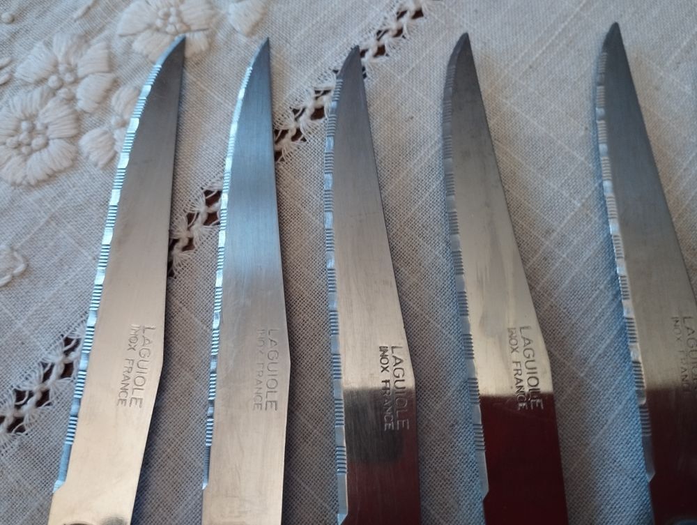 12 Couteaux + fourchettes &agrave; crustac&eacute;s + couteau &agrave; pain Cuisine