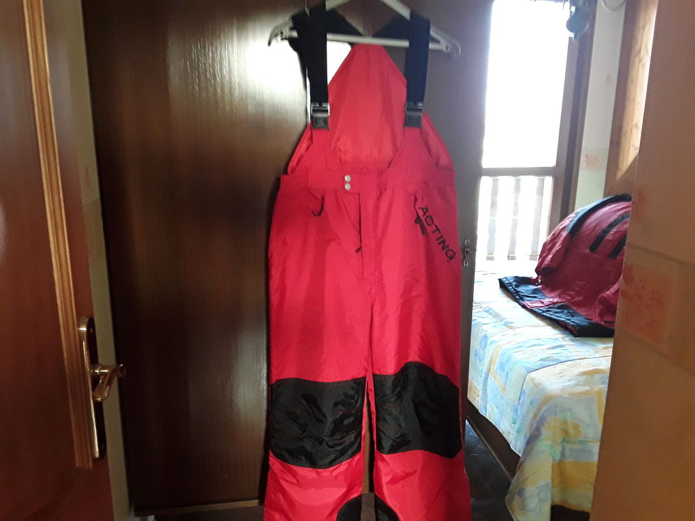 ENSEMBLE DE SKIS POUR HOMME ( VESTE + SALOPETTE )
Sports