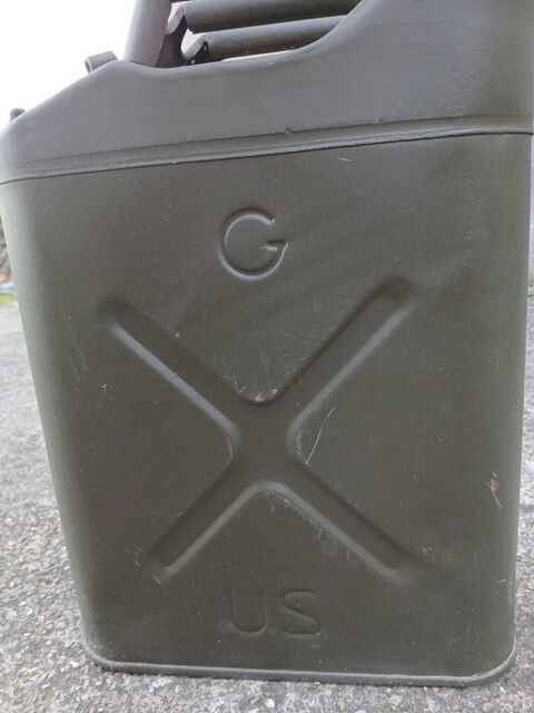 Jerrican USA Militaire 20L utilisable 35 Bagnols-sur-Cze (30)