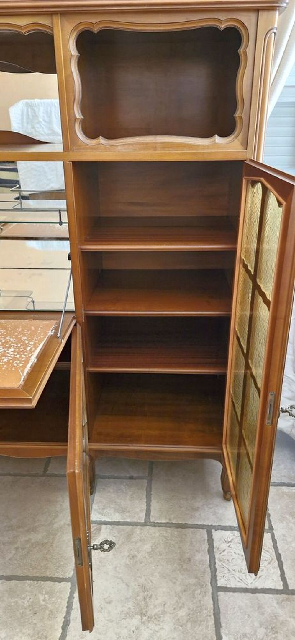 Meuble bahut en bois 5 portes et 3 tiroirs
Meubles