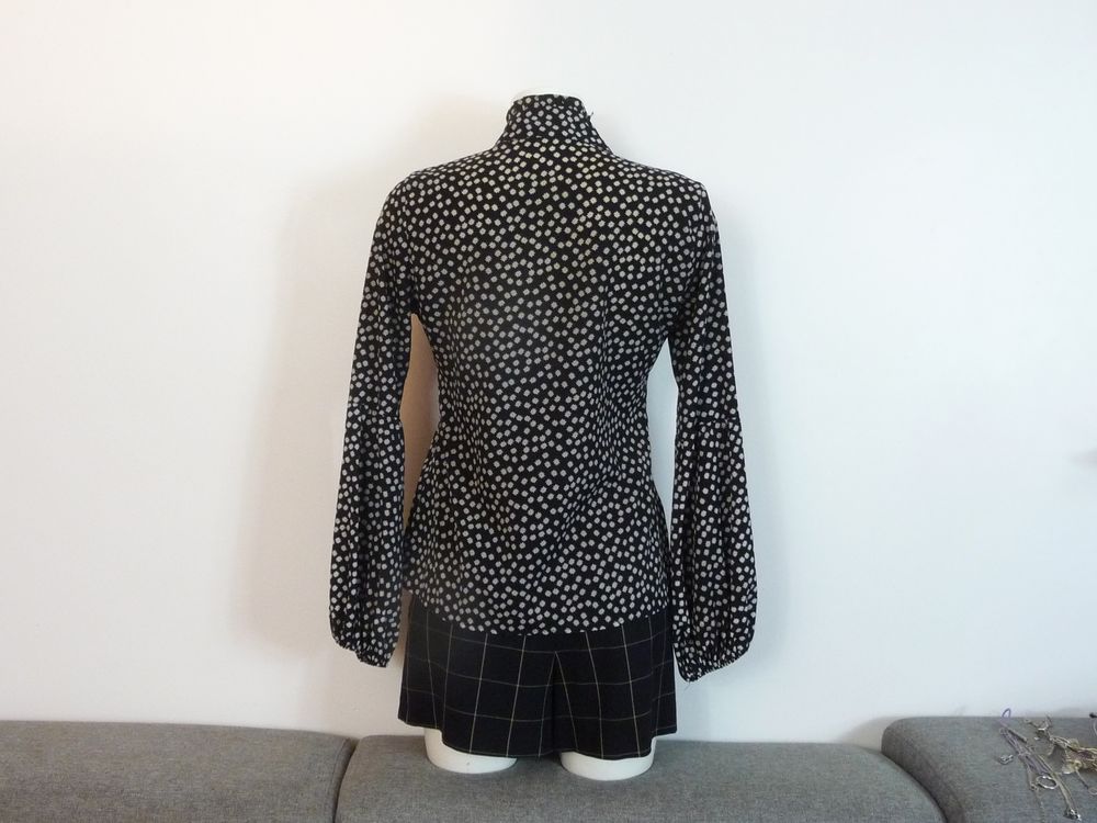 Chemisier/ Chemise Noir &agrave; Fleurs Blanches- Vonda Vêtements