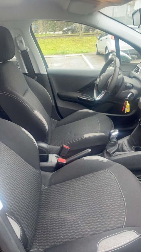 Peugeot 208 1.2 PureTech 82ch BVM5 Style