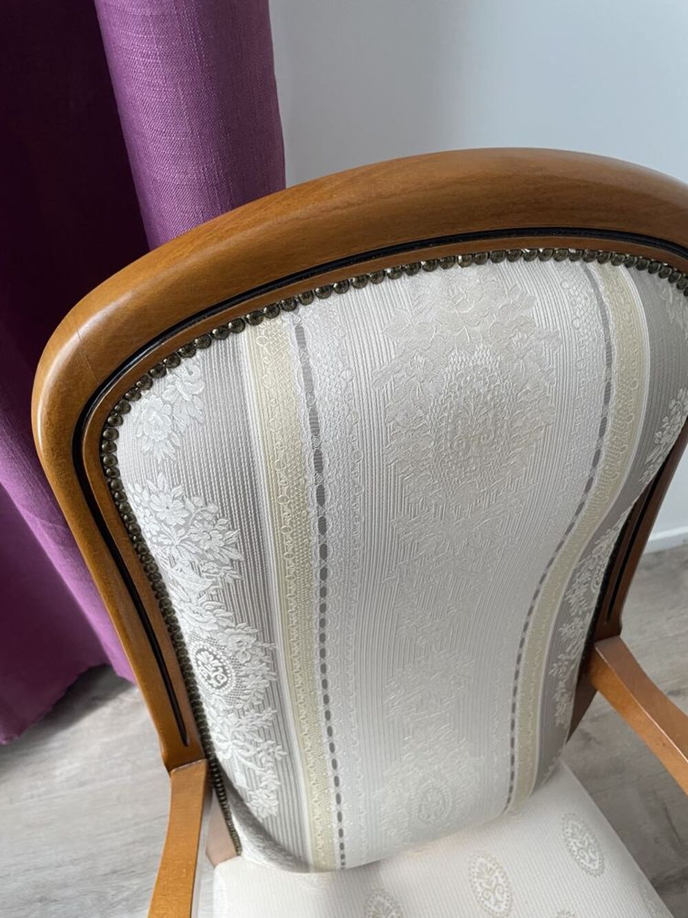 Fauteuil Voltaire Tissu H&ecirc;tre Beige Parfait Etat Meubles