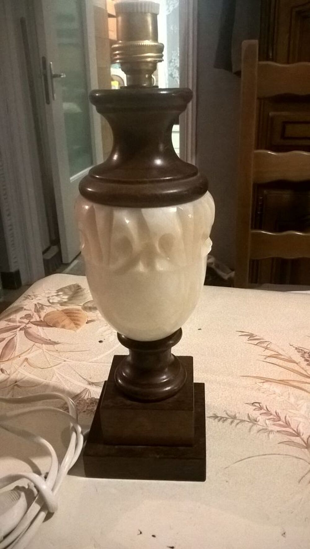 Pied lampe de chevet bois/alb&acirc;tre vintage. Décoration