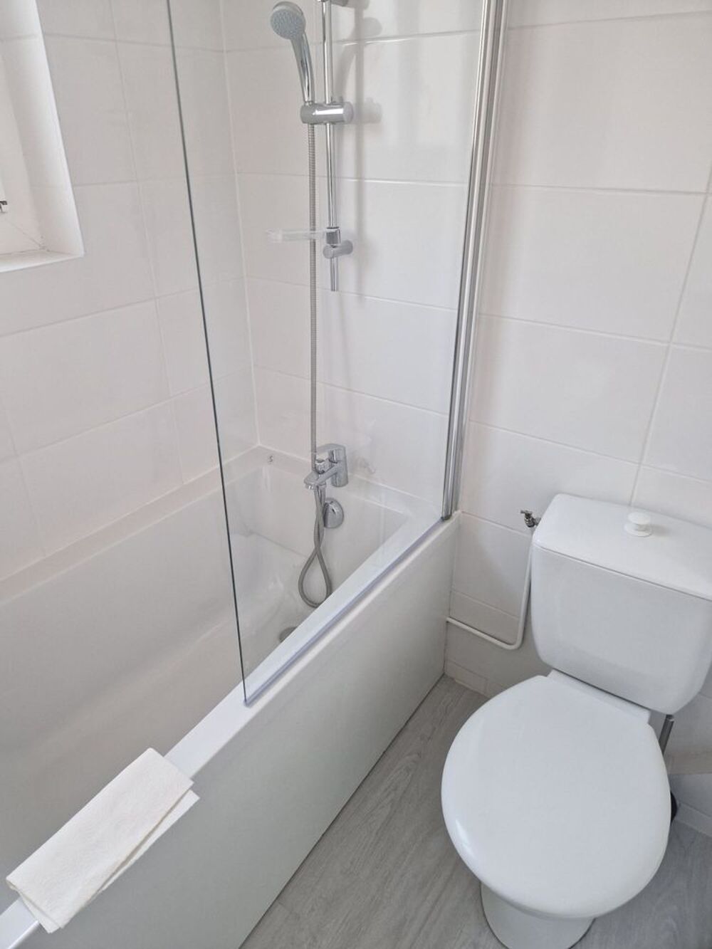 Location Appartement 3 Pieces meuble - parking. Paris 15