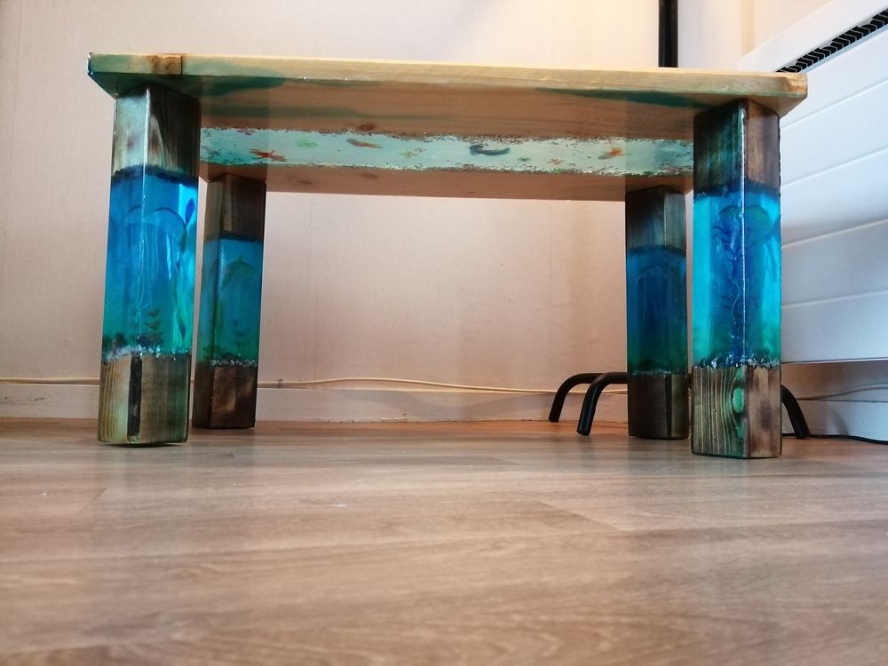 Table basse en r&eacute;sine epoxy Meubles