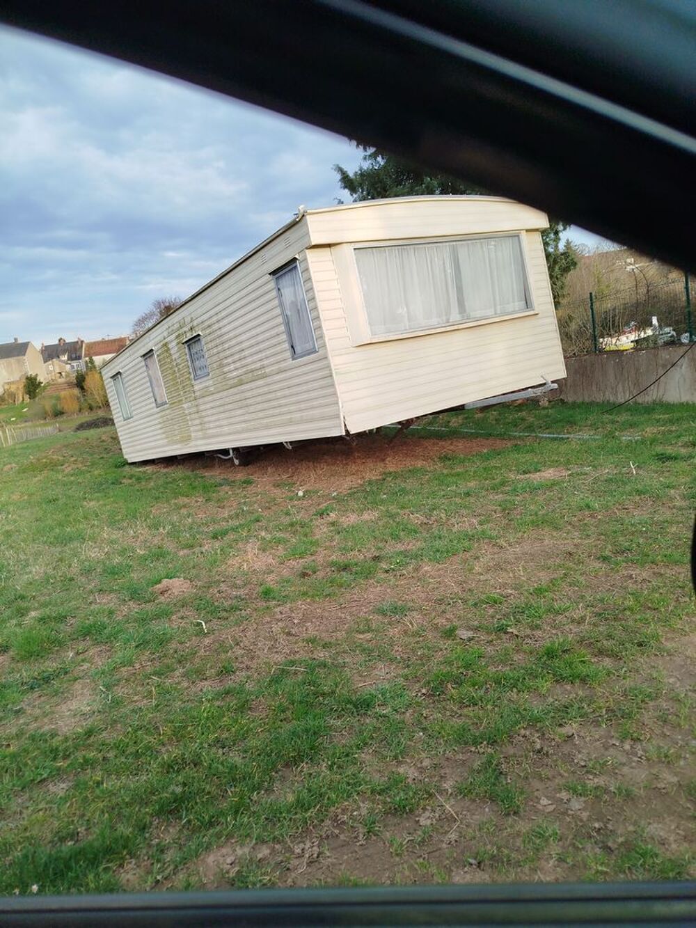   mobile home 