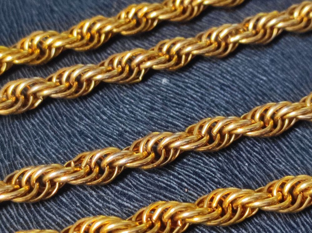 Collier dor&eacute; maille torsad&eacute;e Bijoux et montres