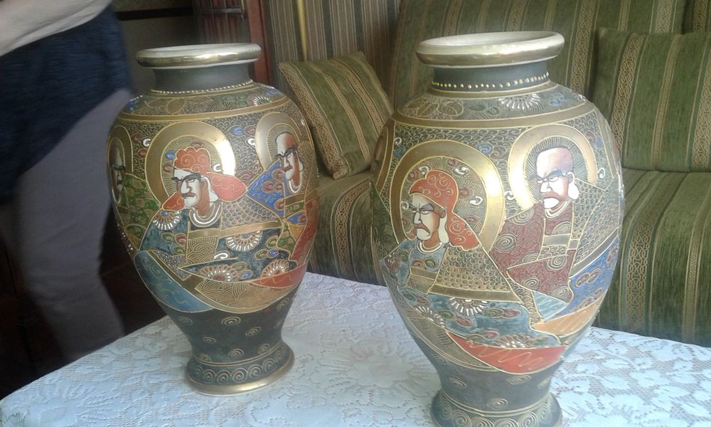 2 VASES JAPONAIS TSATUMA ESTAMPILLE Dim: 31 x 10 x18 X 10 Décoration