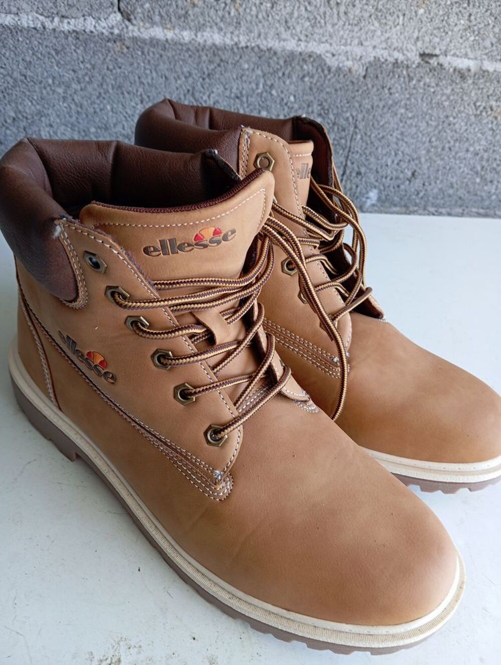 TRES BELLES CHAUSSURES HOMME ELLESSE Chaussures