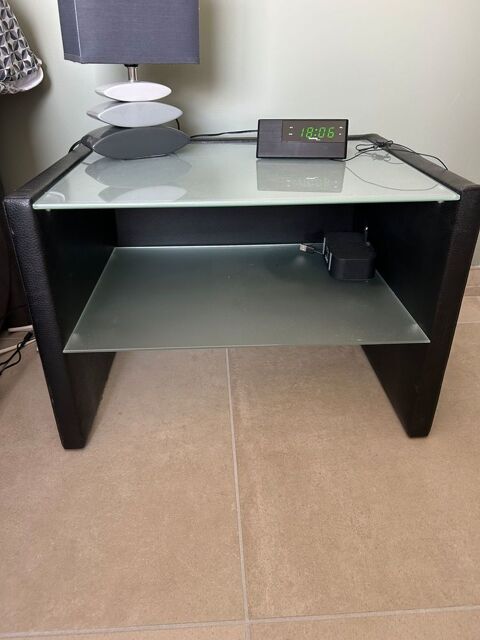 deux tables de chevet 40 Bziers (34)