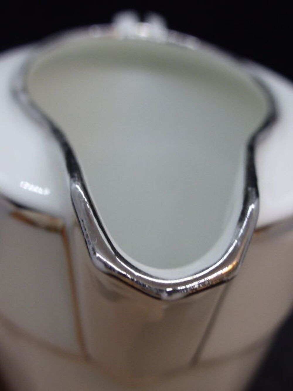 Pot &agrave; lait porcelaine Limoges blanche liser&eacute; argent 12 cm Cuisine