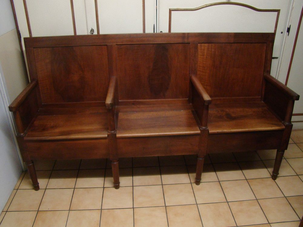 Stalle ancienne en noyer massif (Epoque 1820) 
Meubles