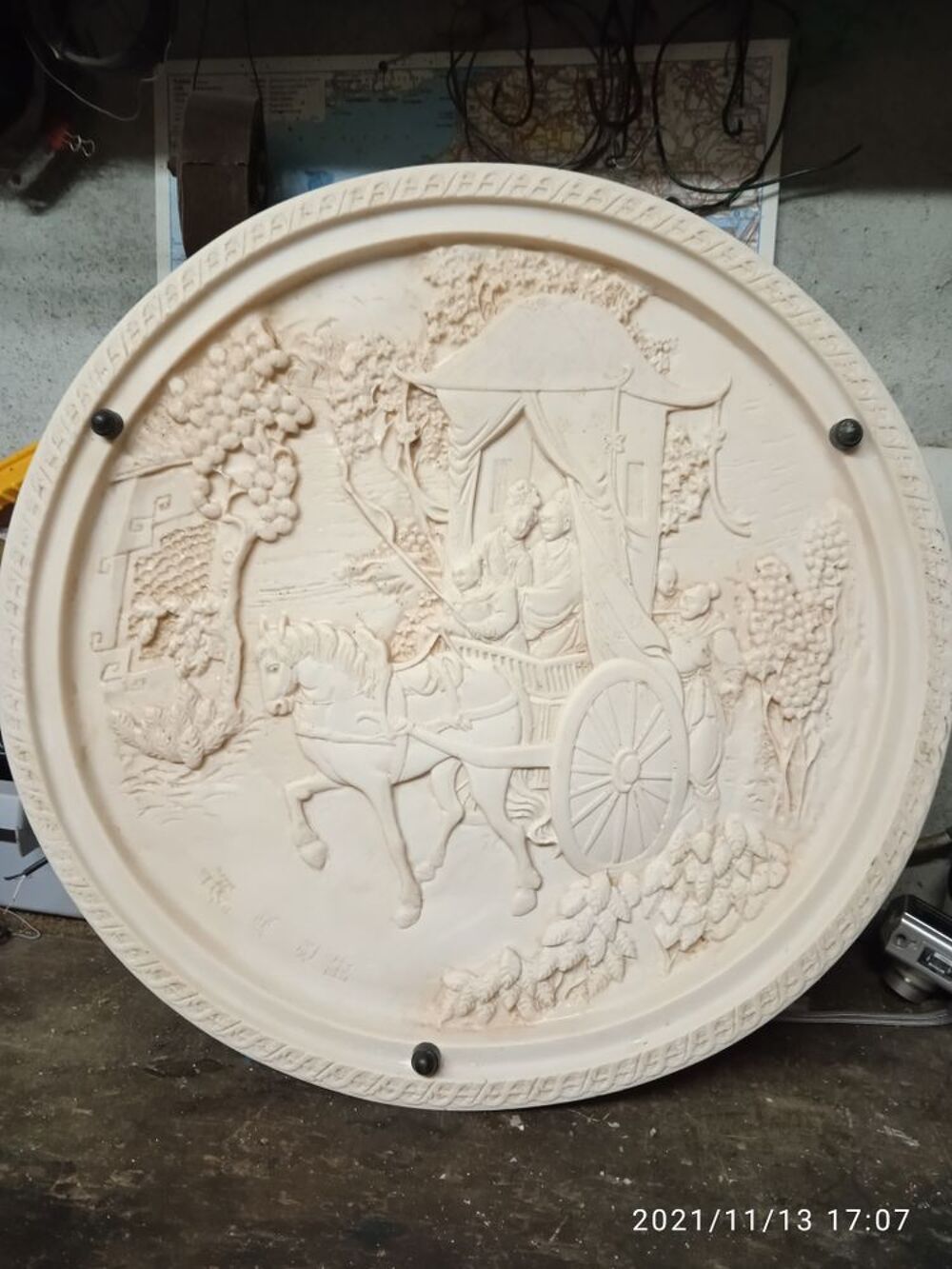 Bas relief en r&eacute;sine Décoration